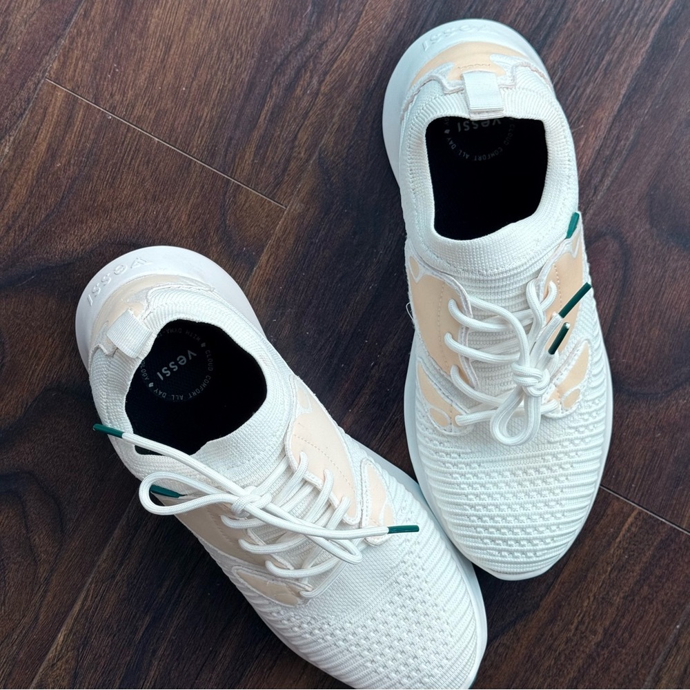 Vessi Everyday 2.0 Sneakers – Size W8 – Polar White – Waterproof - Picture 4 of 8